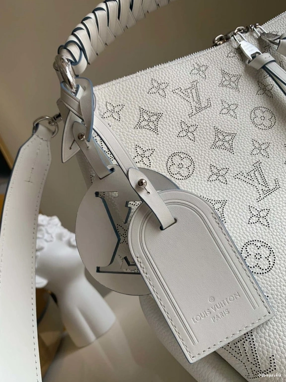 VUITTON BEAUBOURG LOUIS MM HOBO 0109